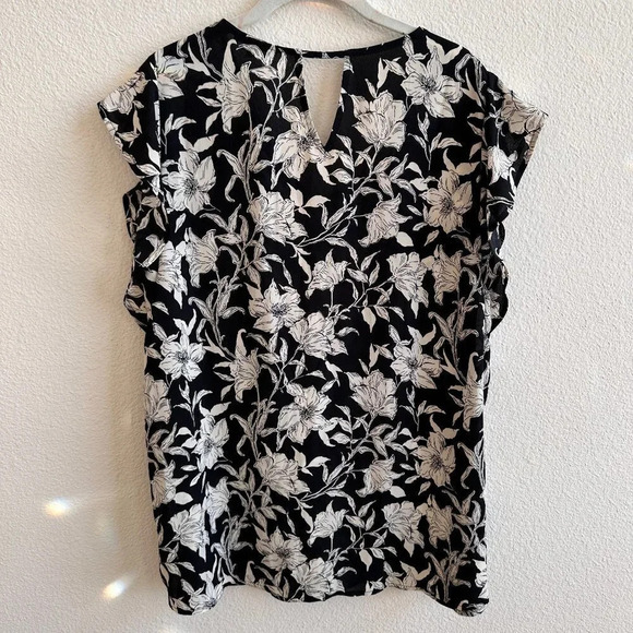 Beacon Floral Top with V-Neck in Front and Notched Neckline on Reverse - NWOT - Picture 2 of 6